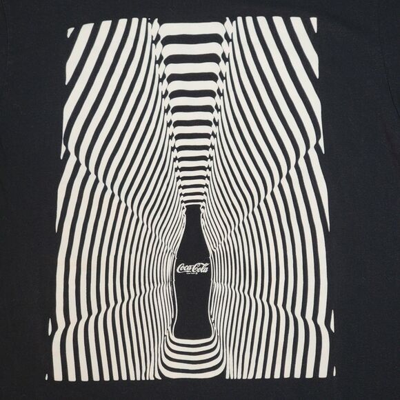 Coca-Cola Graphic SS Tee B&W Illusion - Size Large (42-44) - Picture 1 of 4